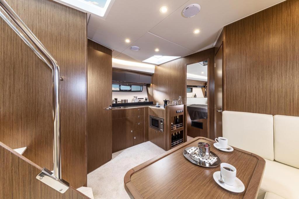 Royal House Napoli Centro, By Clapa Group Hotell Exteriör bild