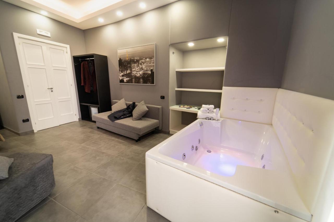 Royal House Napoli Centro, By Clapa Group Hotell Exteriör bild